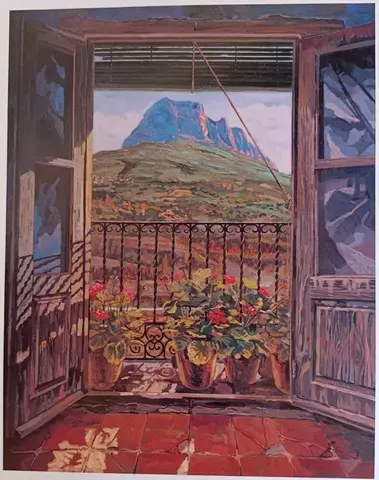 Comedor de Casa Arnal en Escalona (Huesca). Al fondo la Peña Montañesa